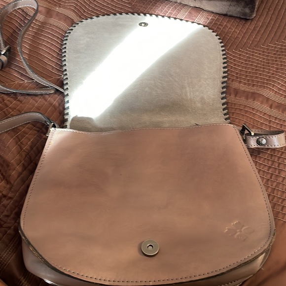 Patricia Nash Saddle Bag Taupe/Putty Tooled Leather w braided black leather trim - Picture 5 of 9